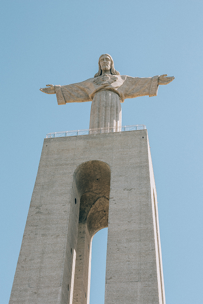 Статуя Христос-Царь в Португалии. Фото: Filiz Elaerts / Unsplash