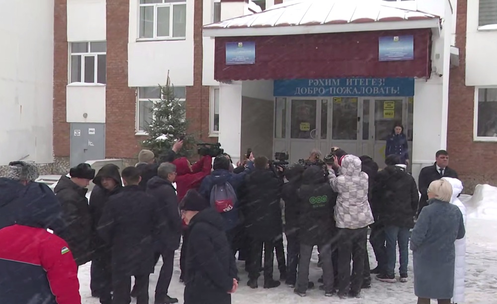 Девятиклассник открыл стрельбу из страйкбольного автомата в уфимской гимназии №16, пострадавших нет. Фото: t.me/radiyhabirov