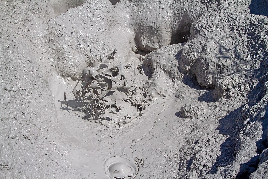 Геотермальные источники вулкана Баранский. Фото: Vera.vvo / Wikipedia