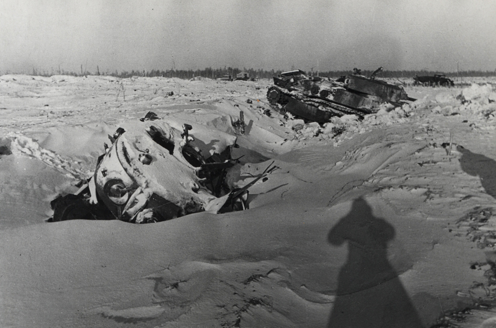 Поле боя у высоты 65,5 в полутора километрах восточнее с. Сумма, февраль 1940 года. Фото: Н. Петрова и В. Темина / Российский государственный военный архив