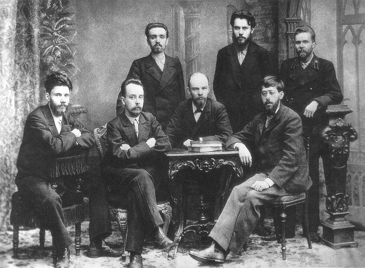 А.Л. Малченко, П.К. Запорожец, А.А. Ванеев, В.В. Старков, Г.М. Кржижановский, В.И. Ульянов, Ю.О. Мартов, Санкт-Петербург, 1897 год. Фото: общественное достояние