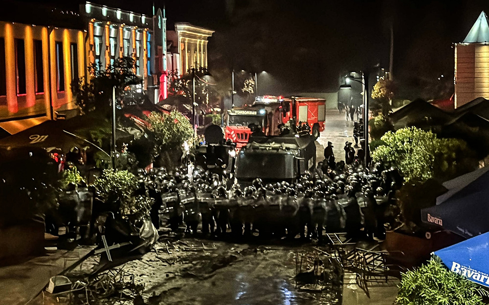 Стычки участников митинга оппозиции с полицией в Тбилиси. Фото: Стрингер/РИА Новости