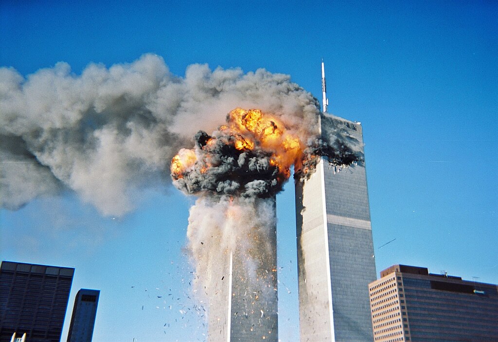 Башни ВТЦ 11 сентября 2001г. Фото: Robert Levine/Wikipedia