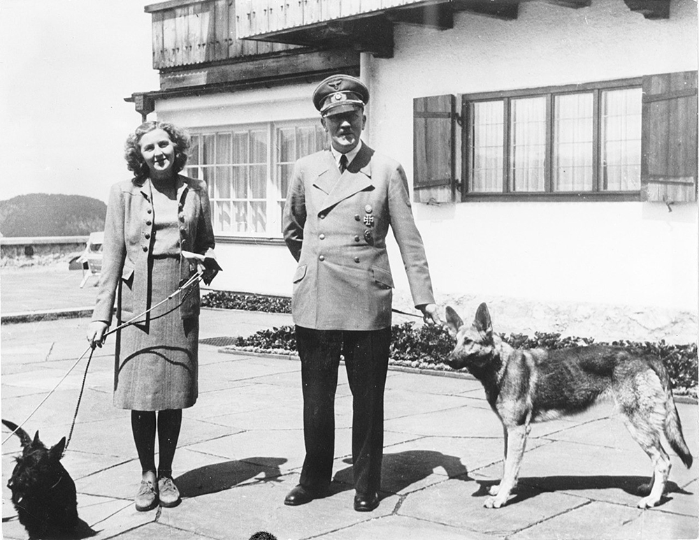 Ева Браун и Адольф Гитлер. Фото: German Federal Archive