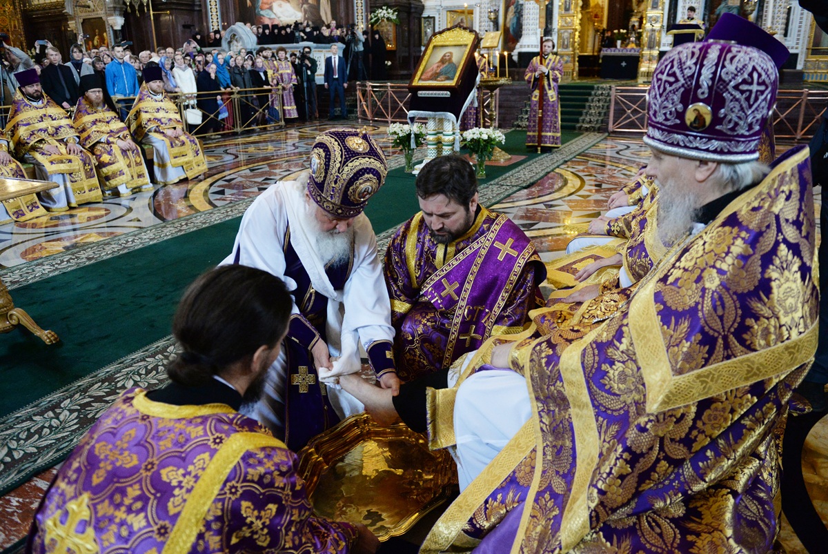 Святейший патриарх Кирилл во время чина умовения ног, 2016 год. Фото:&nbsp;Олег Варов /&nbsp;foto.patriarchia.ru