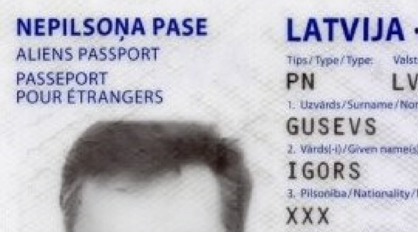 Латвийский паспорт &laquo;Чужого&raquo; (т.н. паспорт &laquo;Негражданина ЛР&raquo;).&nbsp;Фото: Игорь Гусев