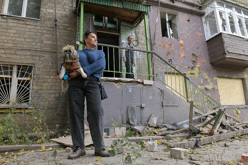 Последствия обстрела жилого дома в Кировском районе Донецка. Фото:&nbsp;Таисия Воронцова / Коммерсантъ