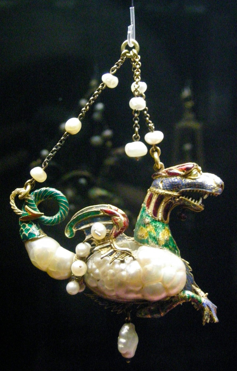 Подвеска в виде дракова с барочным жемчугом. Фото: sailko&nbsp;/ Wikipedia