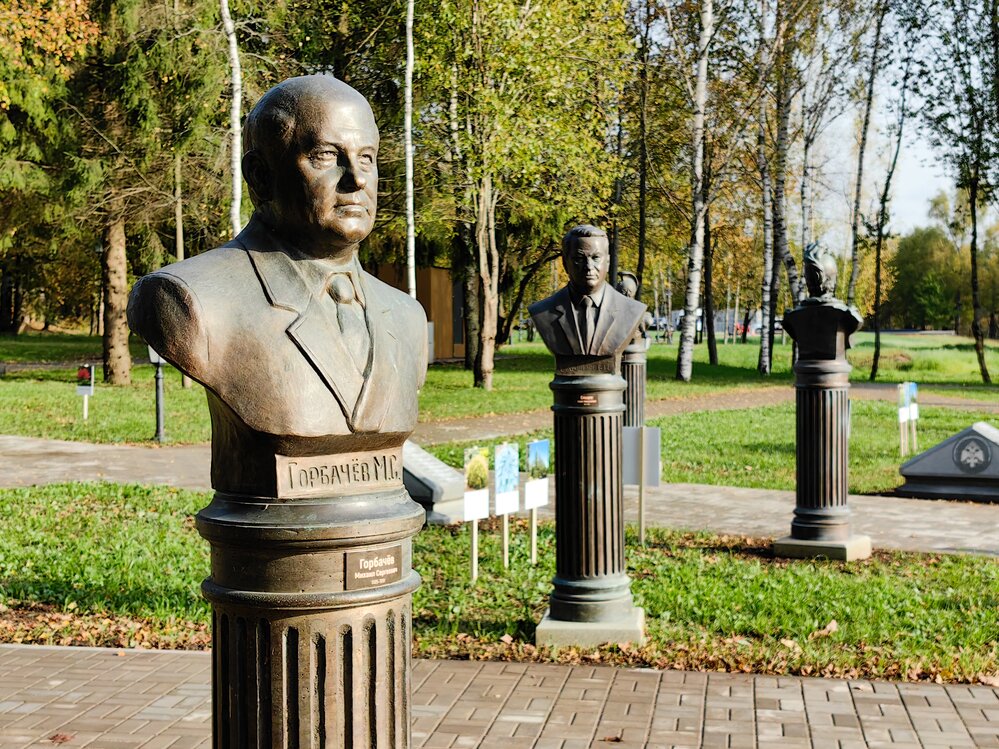 «Аллея правителей России» в усадьбе Василия Татищева в селе Болдино. Фото: Кузьмичёнок Василий / Агентство «Москва»