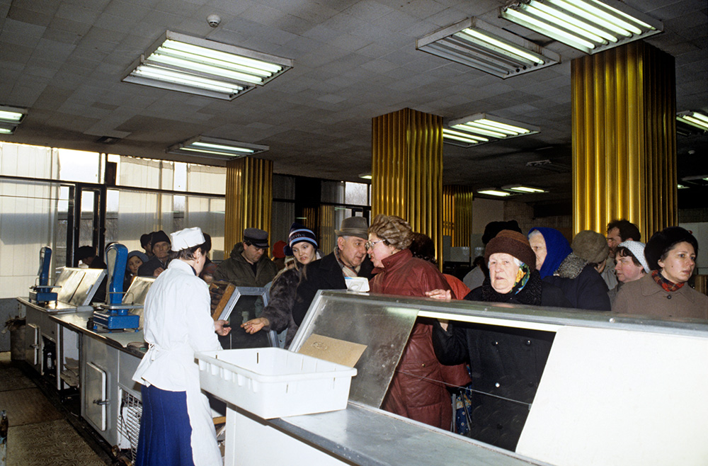 Очереди в московских продуктовых магазинах.&nbsp;​​​Фото: Александр Макаров/РИА Новости