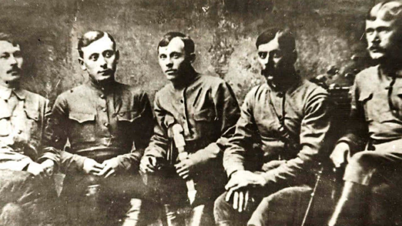 Командование 2-й повстанческой армией. Слева - Бошкарёв, Митрофанович, Антонов, Токмаков, Силянский. Фото: общественное достояние