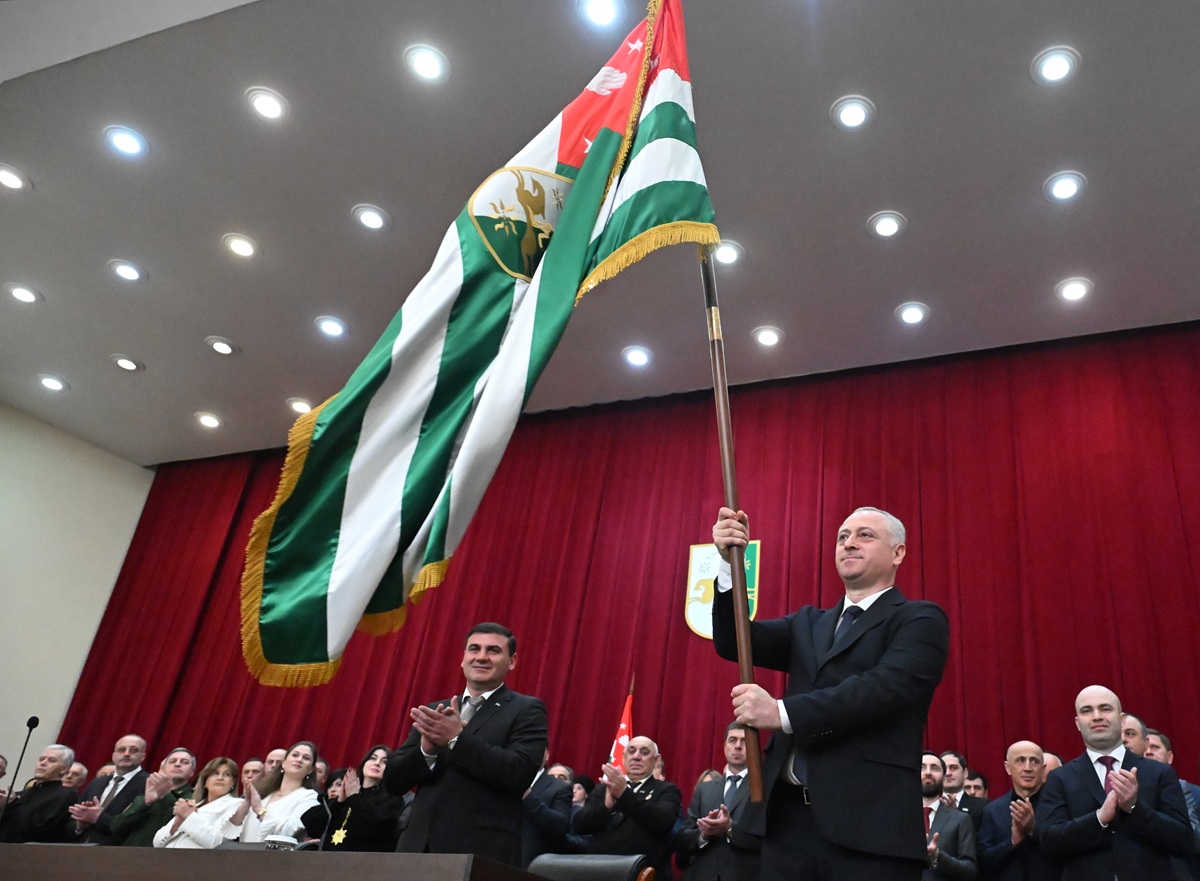 Избранный президент Абхазии Бадра Гунба на инаугурации в Сухуме. Фото: Илья Питалев / РИА Новости