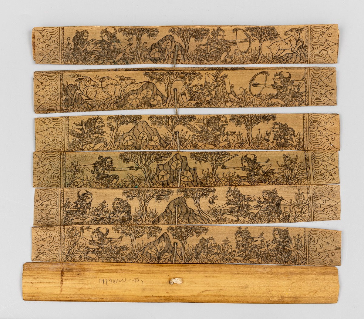 Книга на пальмовых листьях со сценами из «Рамаяны». Фото: orientmuseum.ru