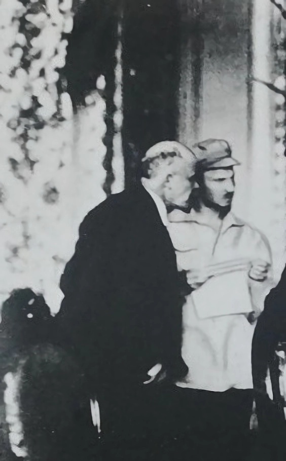 В.И. Ленин и Н.И. Бухарин в перерыве одного из заседаний 2-го конгресса Коммунистического Интернационала. Фото:&nbsp;Краевое государственное автономное учреждение культуры "Музейный центр "Площадь Мира"