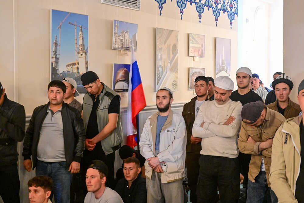 Праздничная молитва и проповедь в честь Курбан-байрама в Московской соборной мечети. Фото: Киселев Сергей / Агентство «Москва»