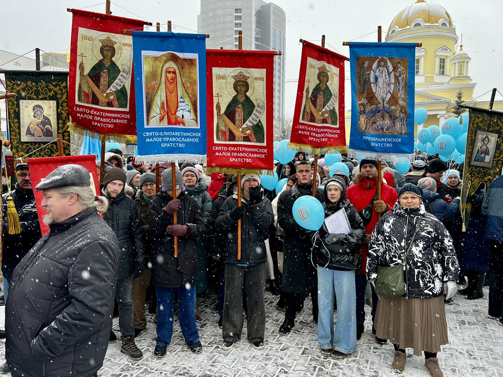Крестный ход в Екатеринбурге 7 декабря 2025 года. Фото: Олег Глаголев