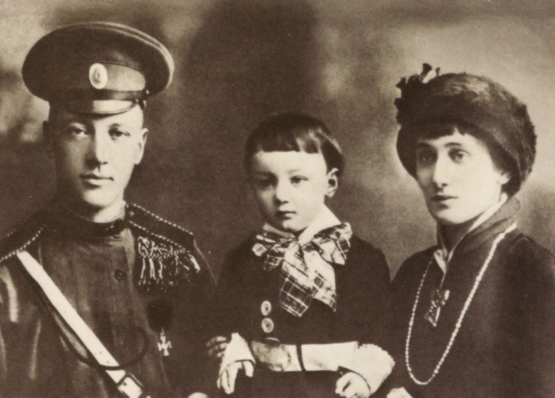 Николай Гумилёв, Лев Гумилёв и Анна Ахматова. Фото: общественное достояние