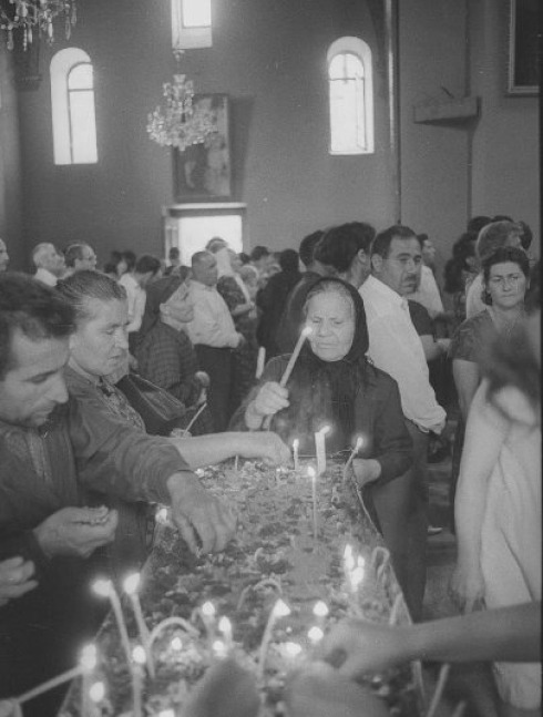 Прихожане в церкви, 1960-е года. Фото: pamyat-tserkvi.ru