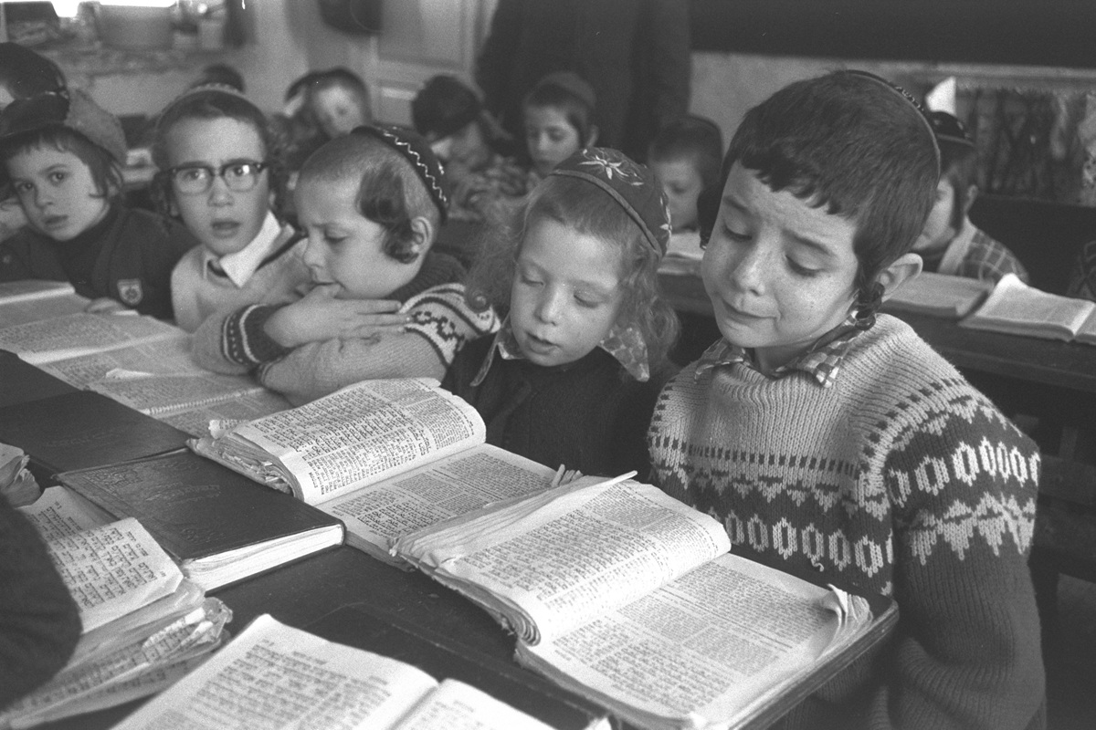 Дети изучают Талмуд в Иерусалиме, 1974 год. Фото:&nbsp;gpophoto.gov.il