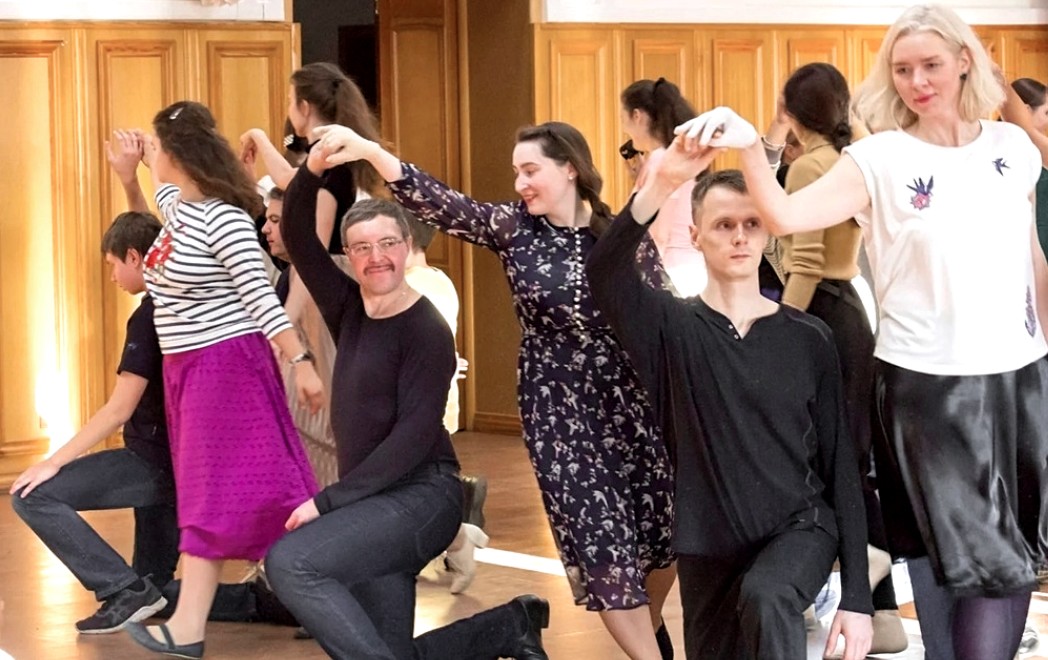 Подготовка к Сретенскому балу православной и светской молодежи в Екатеринбургской епархии. Фото: otdel-ekb.tilda.ws