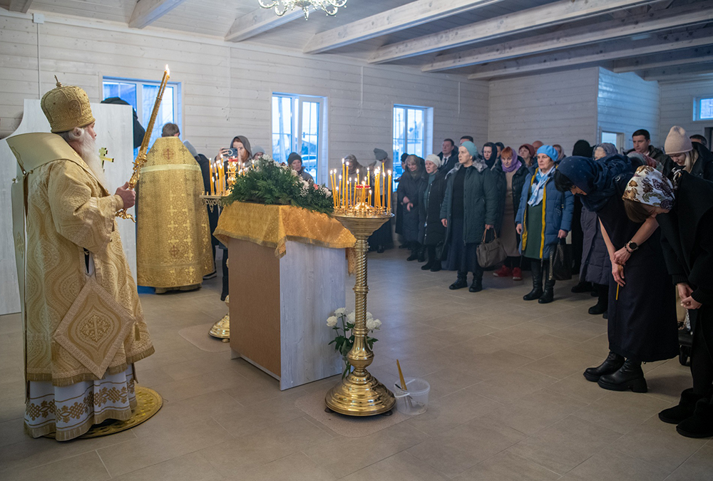 Первая Литургия в новом Храме cвященноисповедника Георгия Коcсова в микрорайоне Болховский. Фото: Евгений Мартынов / orel-eparhia.ru