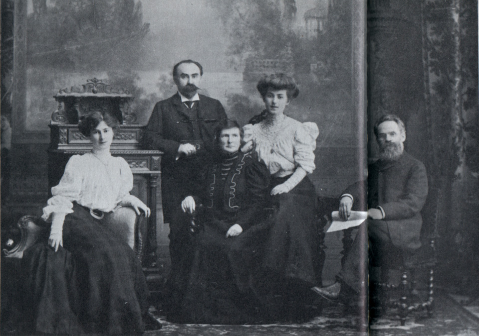 Семья Плехановых и Лев Дейч в 1907&nbsp;году. Фото: общественное достояние