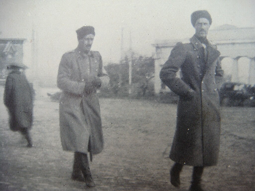 П. Н. Врангель во время молебна, Севастополь, март 1920 года. Фото: из книги «Воспоминания генерала Врангеля»/Издательство Duffield & Company