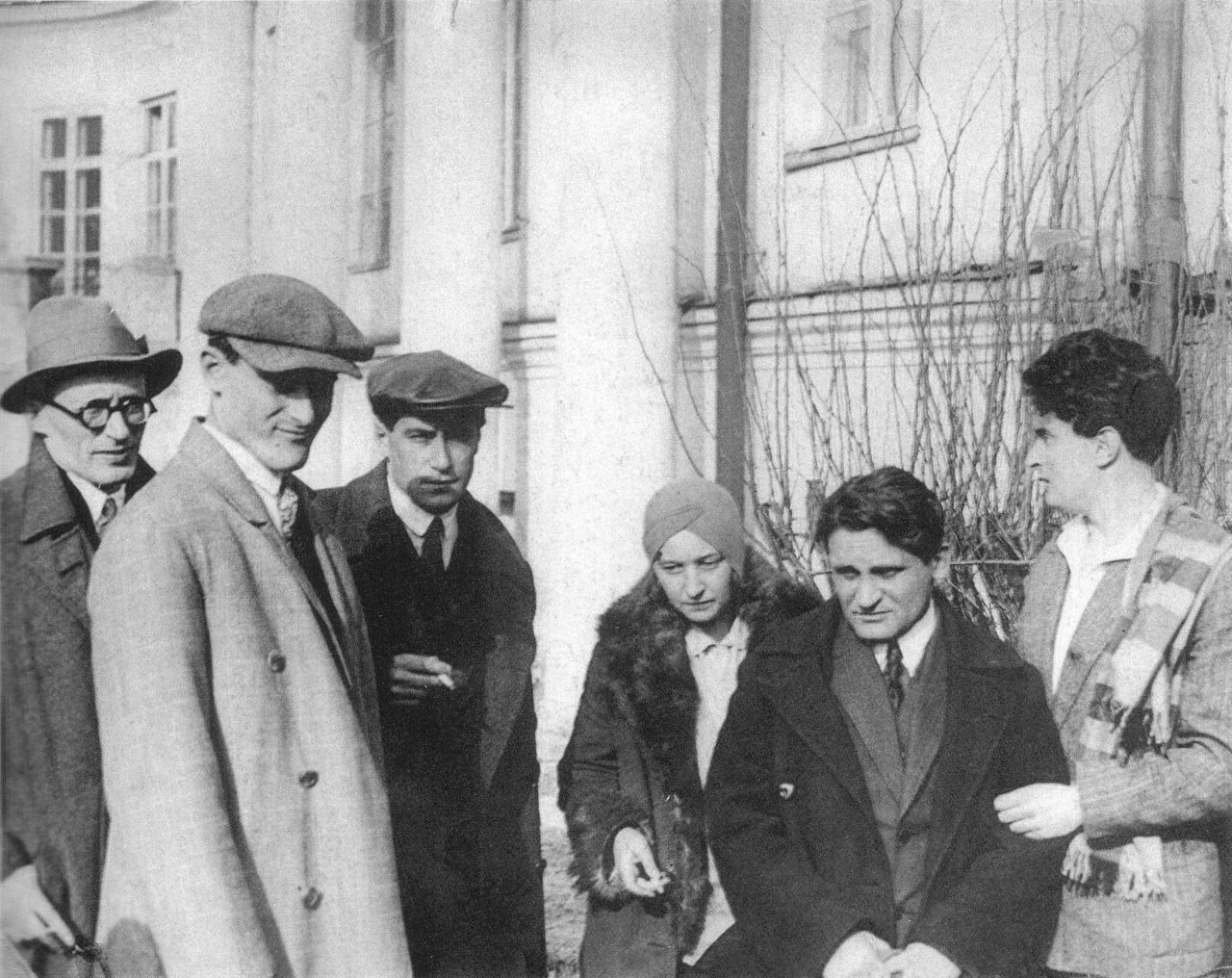 Брат Ильфа Михаил Файнзильберг, Евгений Петров, Валентин Катаев, Серафима Суок-Нарбут, Юрий Олеша, Иосиф Уткин. Фото: Илья Ильф / Wikipedia