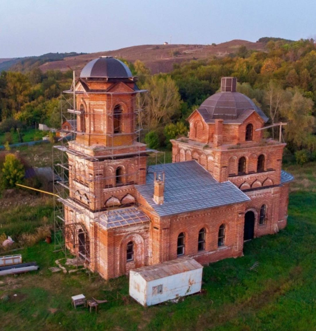 Конечные кровли храма в Каинках, где венчался А.Ф.Керенский. Фото: &laquo;Куда ведут ручьи&raquo;