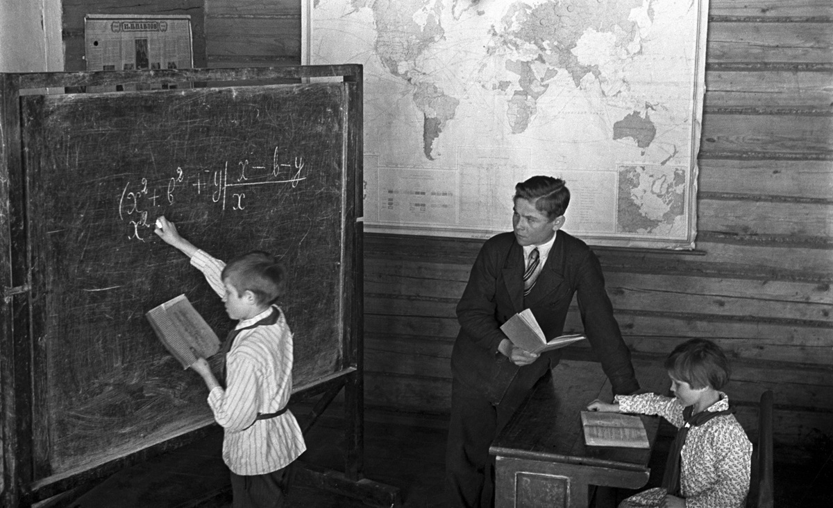 Урок математики в средней школе села Кольцовка, 1940 год. Фото: Анатолий Гаранин /&nbsp;РИА Новости