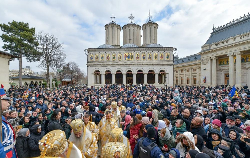 Торжественная литургия, посвященная столетию Румынского Патриархата. Фото: ziarullumina.ro