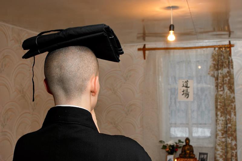 Буддист во время медитации. Фото:&nbsp;Артем Пигарев / Коммерсантъ