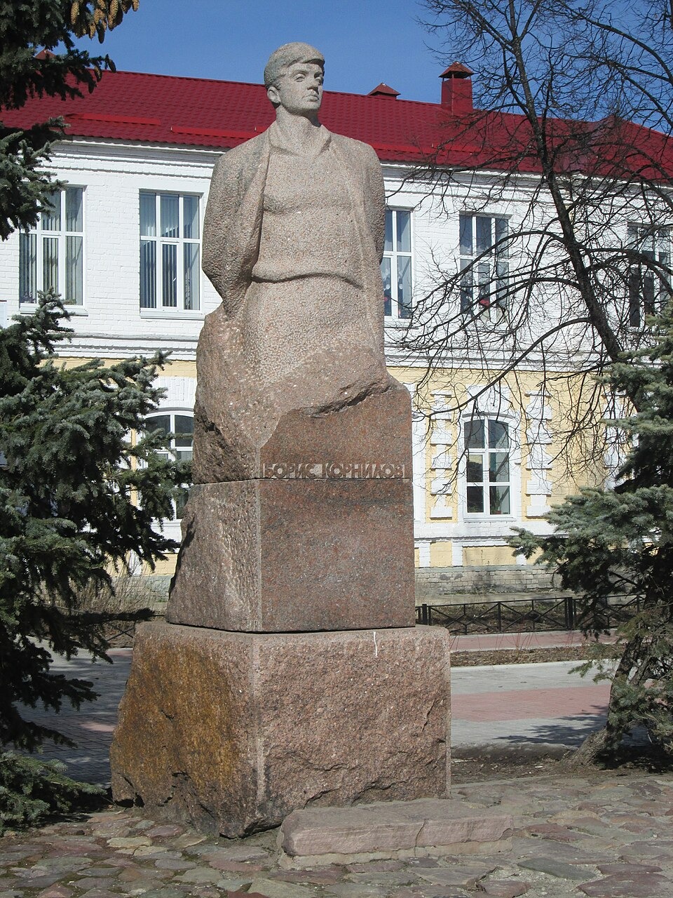 Памятник поэту Борису Корнилову, город Семенов. Фото: Kisavinov / Wikipedia