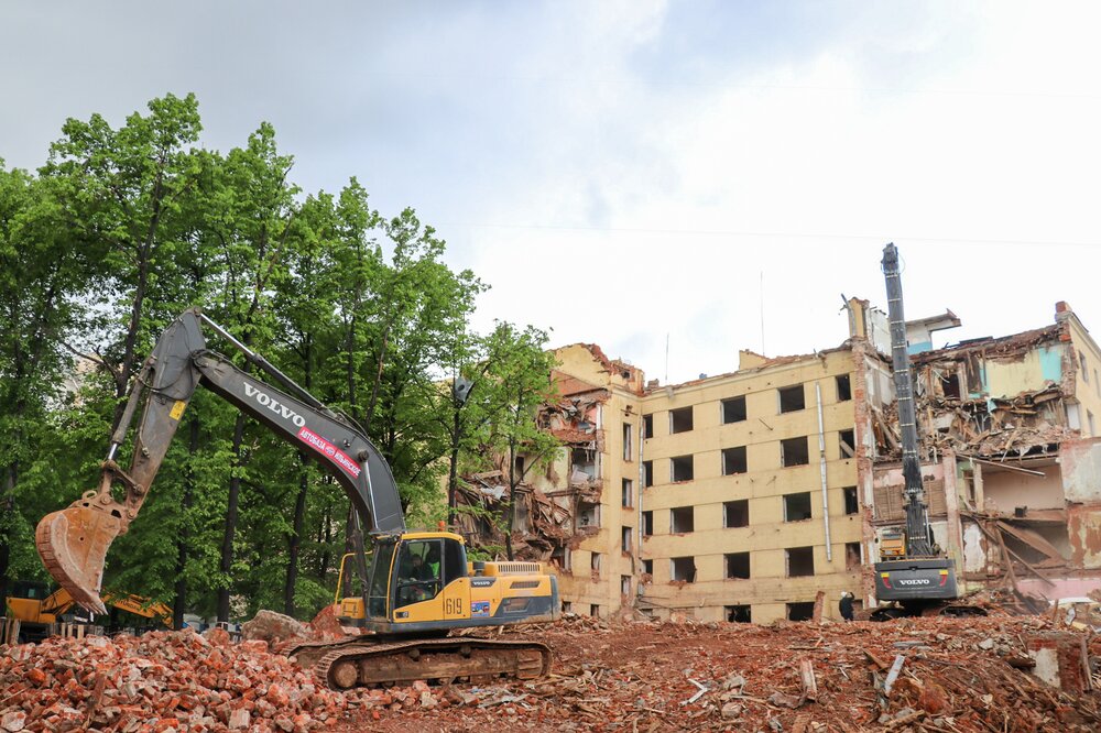 Снос расселенного жилого дома на Русаковской улице по программе реновации столичного жилфонда. Фото:&nbsp;Мобильный репортер&nbsp;/ Агентство &laquo;Москва&raquo;
