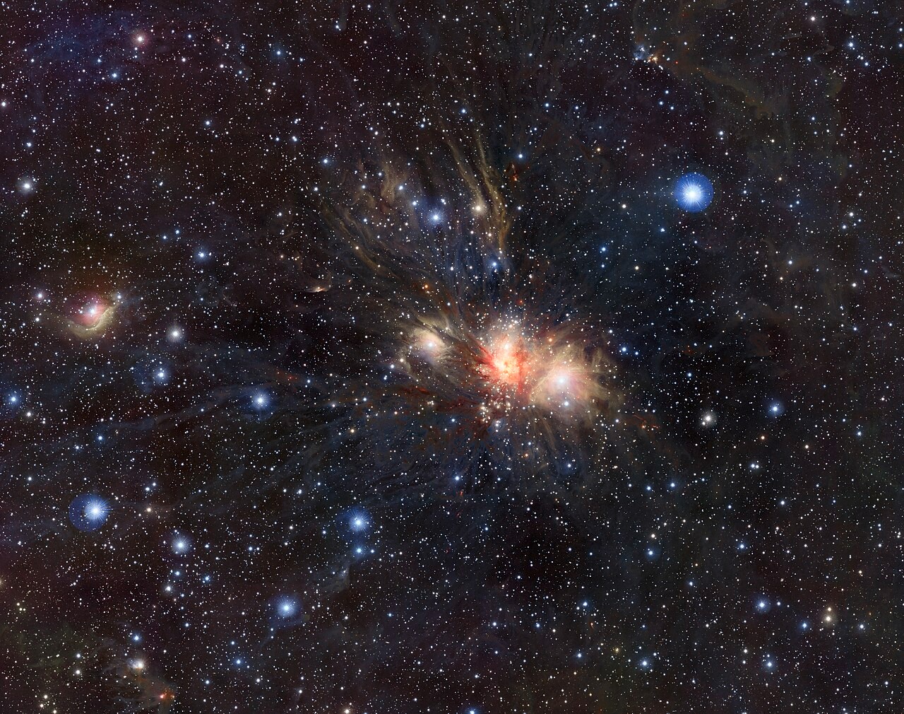 NGC 2170 (другое обозначение — LBN 994) — отражательная туманность в созвездии Единорога, также известна как туманность Ангел. Фото: ESO / J. Emerson / VISTA