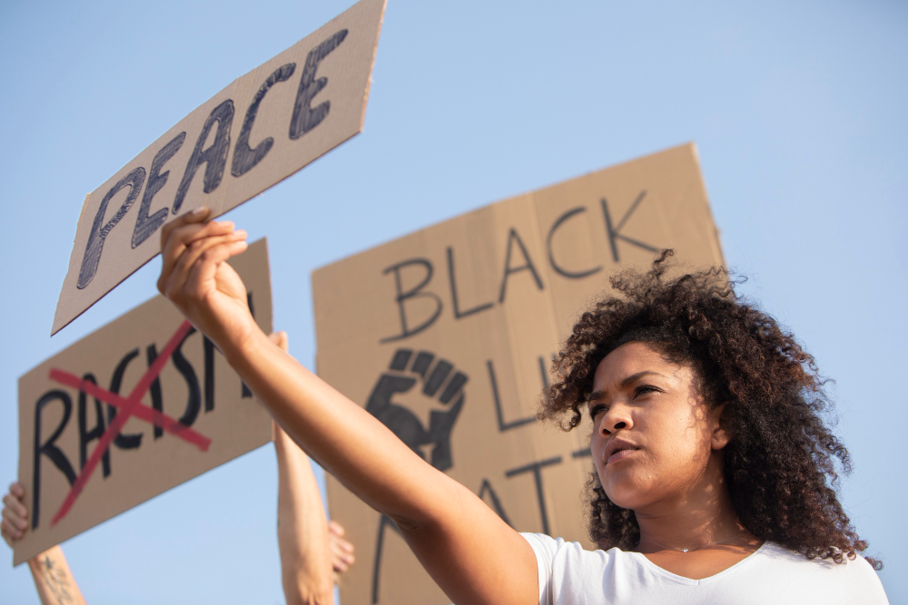 Активисты Black Lives Matter. Фото: FreePik