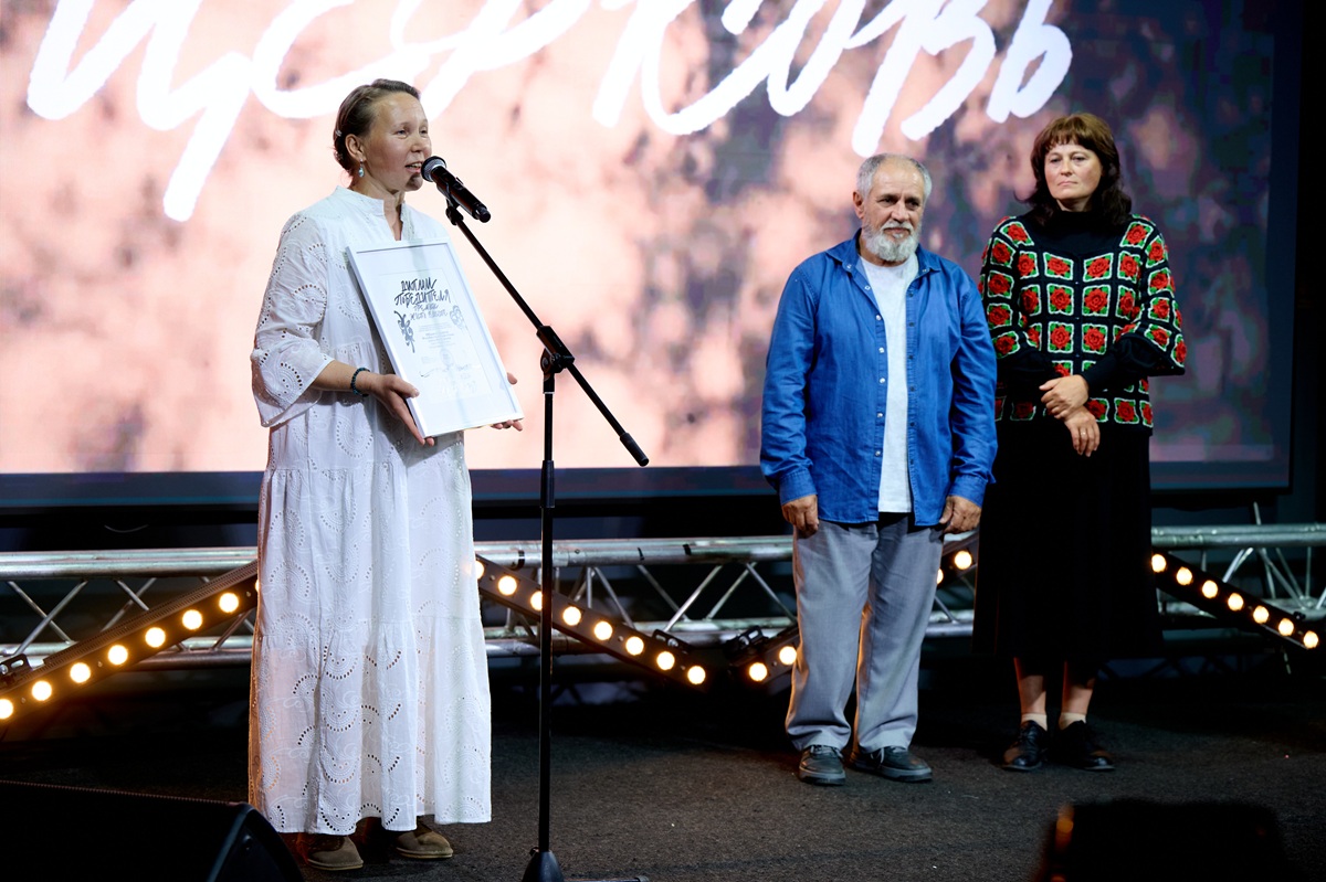 Староста храма села Малахова Ярославской области Татьяна Волкова и члены общины.&nbsp;Фото: Дмитрий Андреев