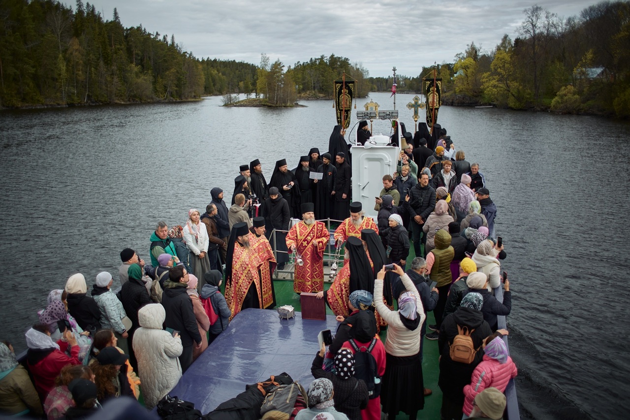 Крестный ход по водам на Валааме. Фото: инок Алексий, Станислав Щербаков, Дмитрий Гожий, трудник Алексий /&nbsp;vk.com/valaam