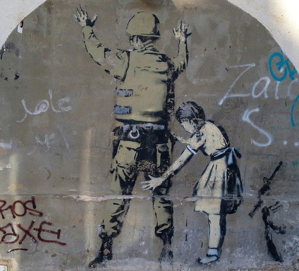 Граффити Banksy на Западном берегу Палестины. Фото: Dan Meyers / Unsplash