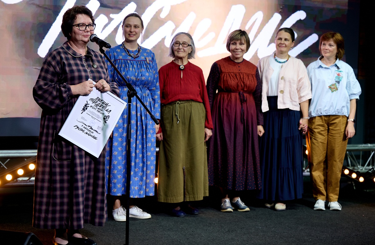 Руководитель студии &laquo;Русские начала&raquo; Татьяна Валькова (слева).&nbsp;Фото: Дмитрий Андреев