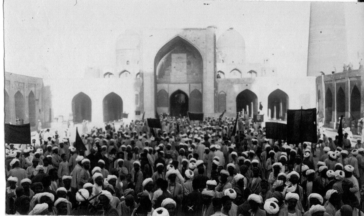Бухарский революционный митинг, организованный комиссией интернациональной пропаганды в мечети "Калян", 1920 год. Фото:&nbsp;Музей политической истории России