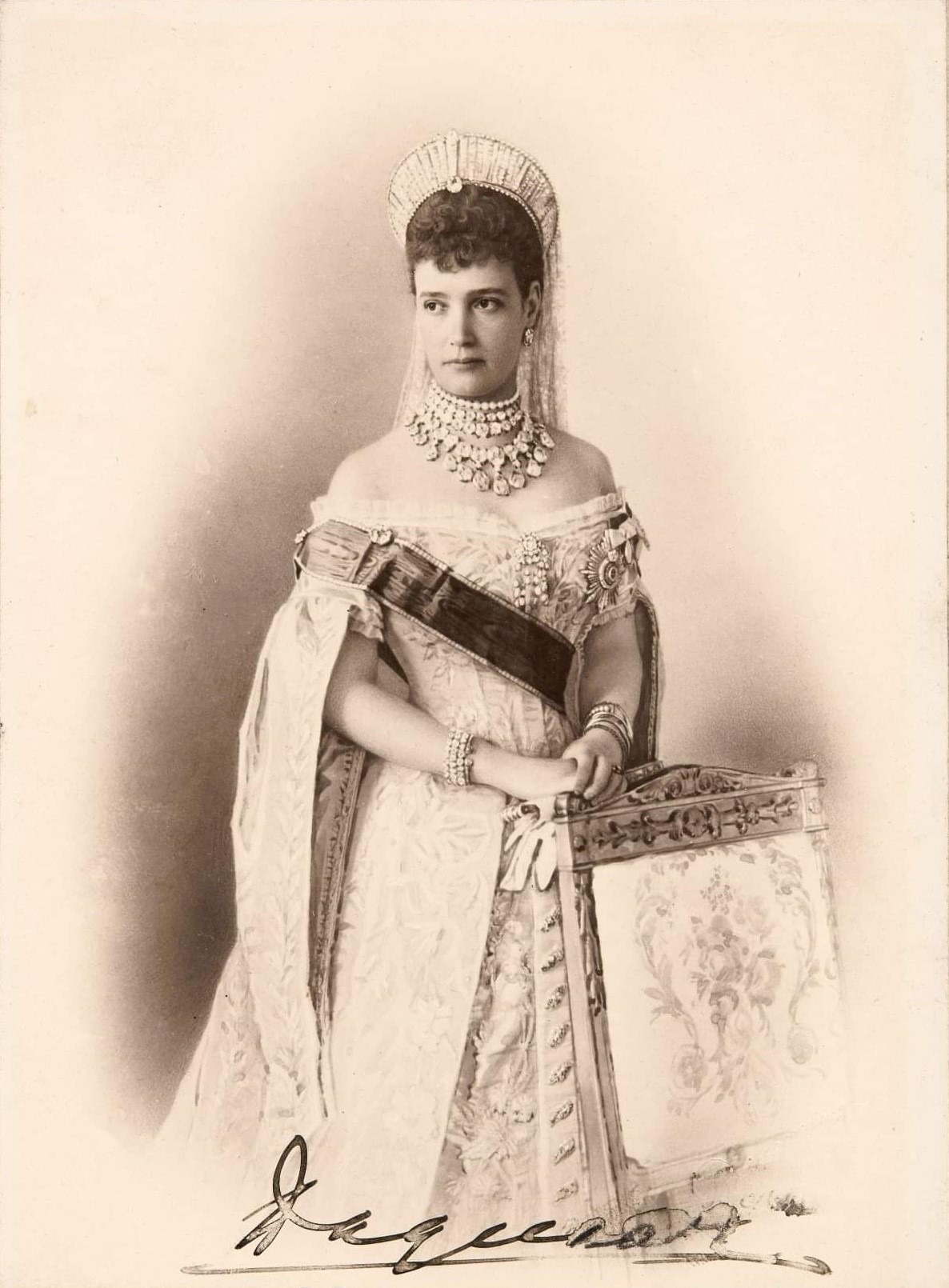 Императрица Мария Федоровна в русском платье. Фото: Пазетти Анаклет / Wikipedia