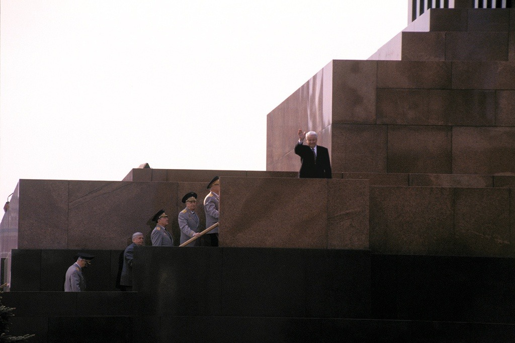 Борис Ельцин на Красной площади. Фото:&nbsp;Архив Юрия Абрамочкина&nbsp;/&nbsp;russiainphoto.ru