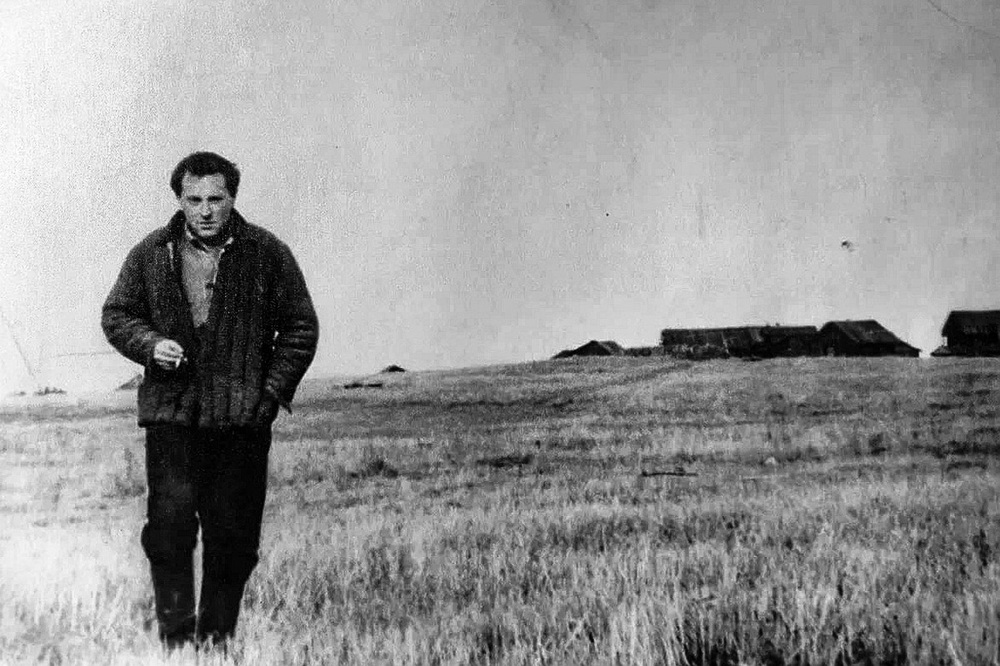 Иосиф Бродский в ссылке на поселении в Архангельской области, 1965 год. Фото: Wikimedia Commons
