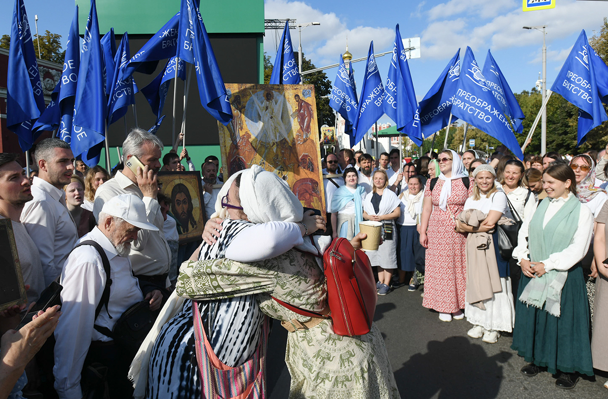 Участники крестного хода в Москве. Фото: Евгений Гурко