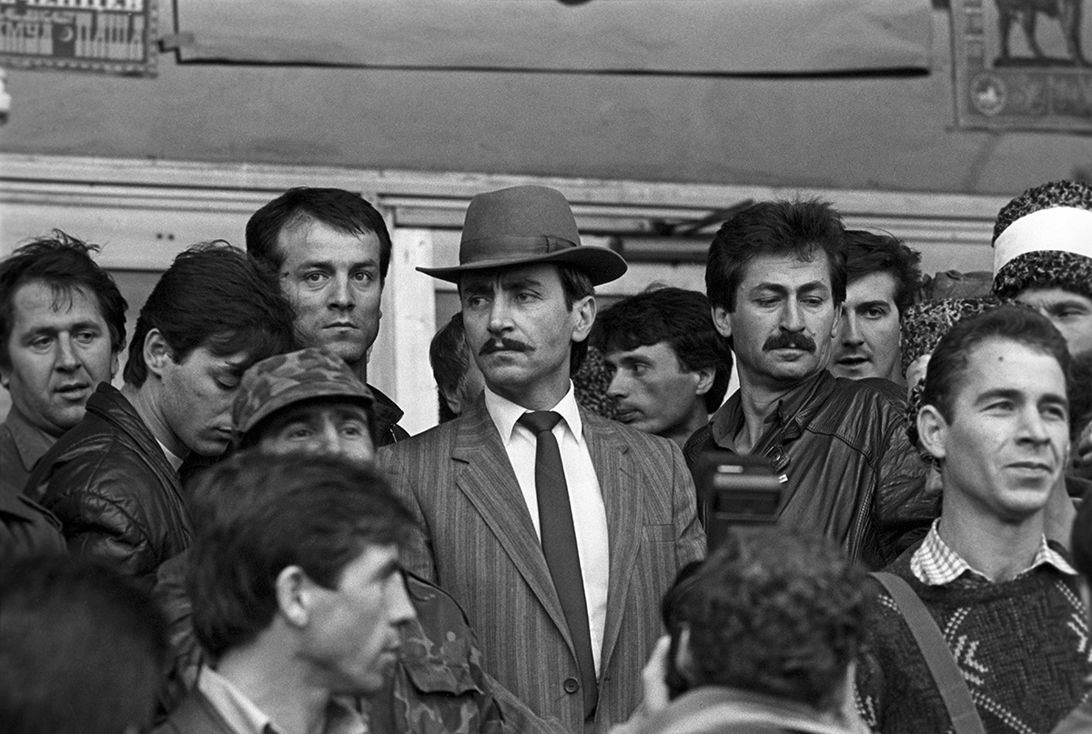 Президентские выборы 1991 года в Чечено-Ингушской АССР, победу в которых одержал Джохар Дудаев (в центре). Фото: Штейнбок / РИА Новости