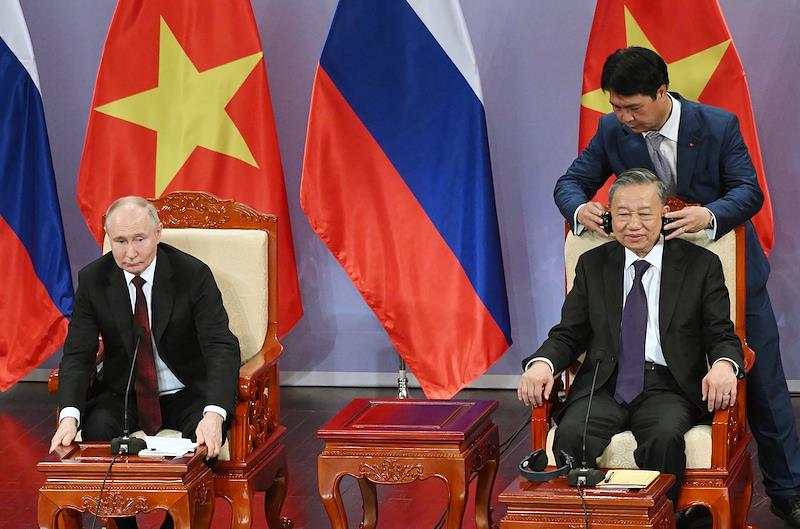 Президент России Владимир Путин и президент Вьетнама То Лам. Фото: Дмитрий Азаров / Коммерсантъ