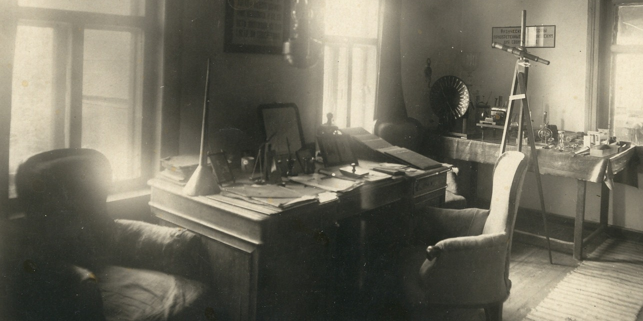 Стол Циолковского в доме-музее в Калуге, 1940-е года. Фото: gmik.ru