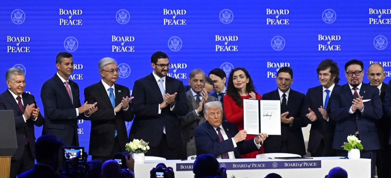 Церемония подписания документа 