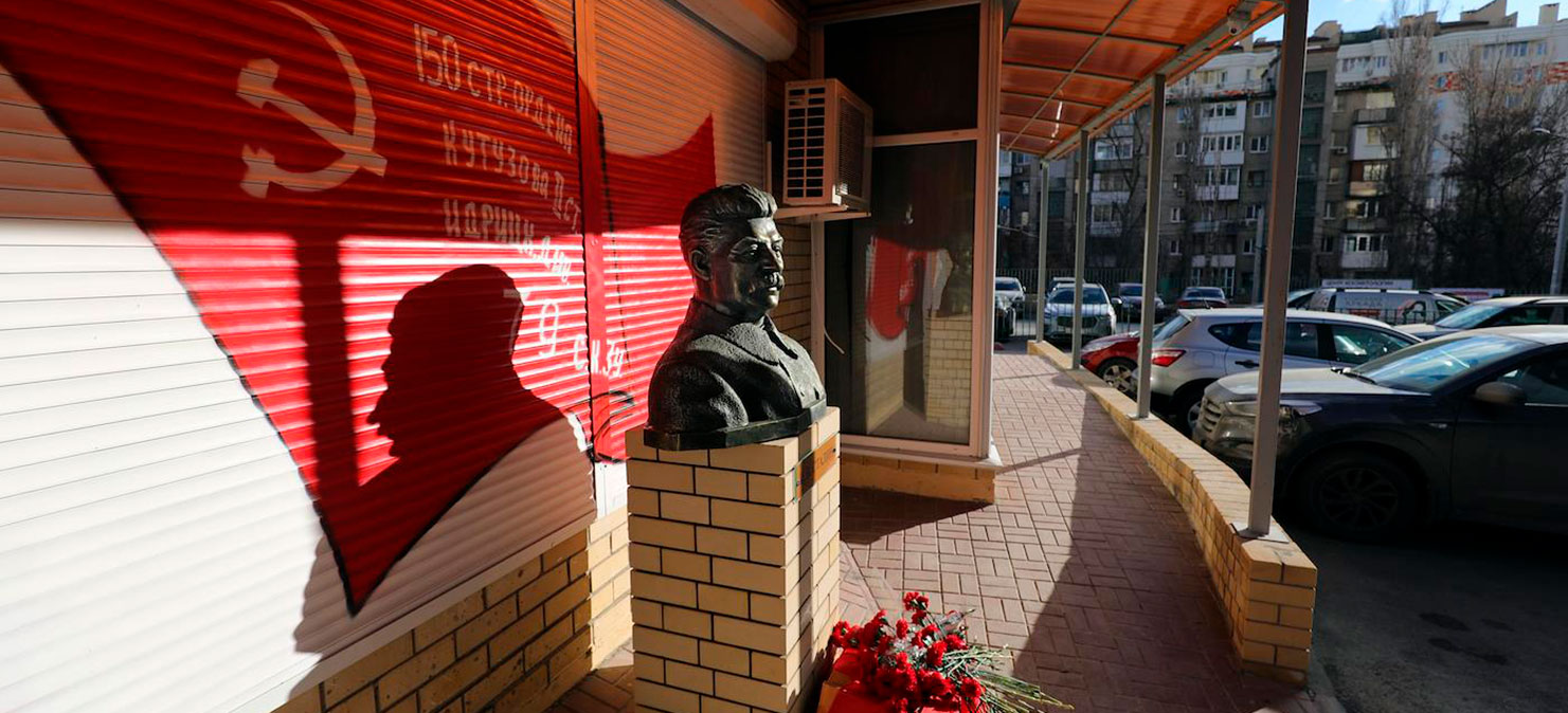 Памятник Иосифу Сталину в Волгограде. Фото: Геннадий Гуляев/Коммерсантъ